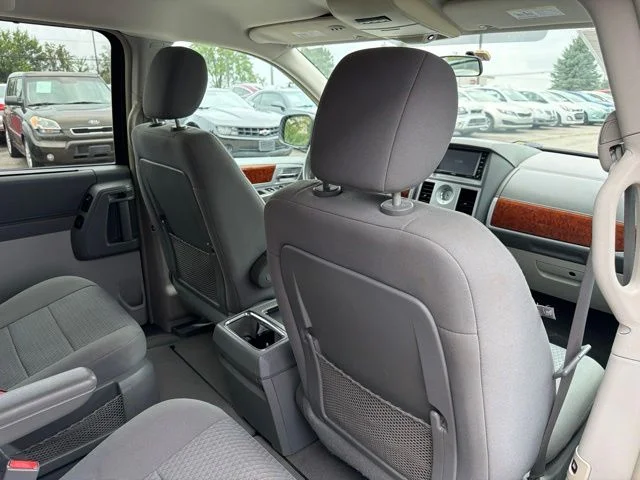 Used 2009 Green Chrysler Touring image 23