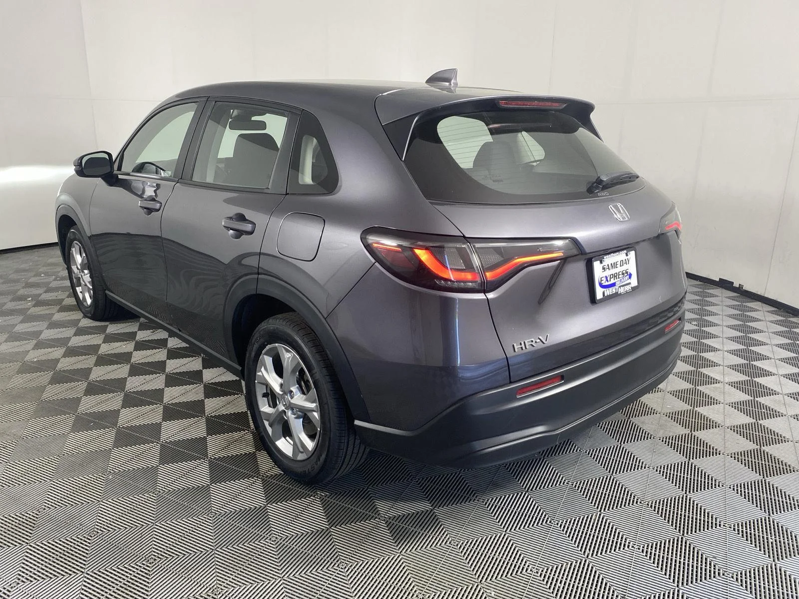 Used 2023 Modern Steel Metallic Honda LX image 6
