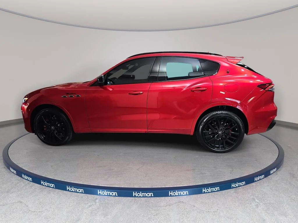 Used 2022 Red Maserati Modena image 9