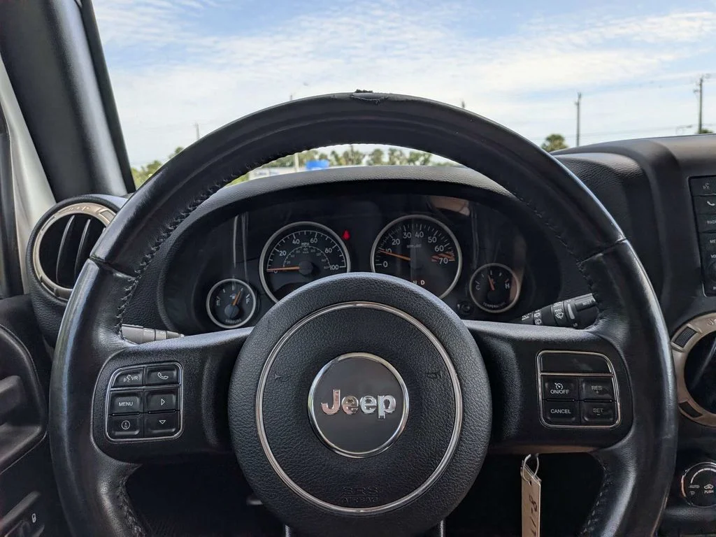 Used 2017 White Jeep Unlimited Sahara image 22
