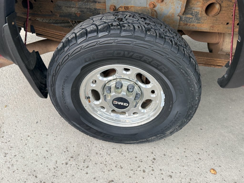 Used 2005 Maroon GMC SLT image 28