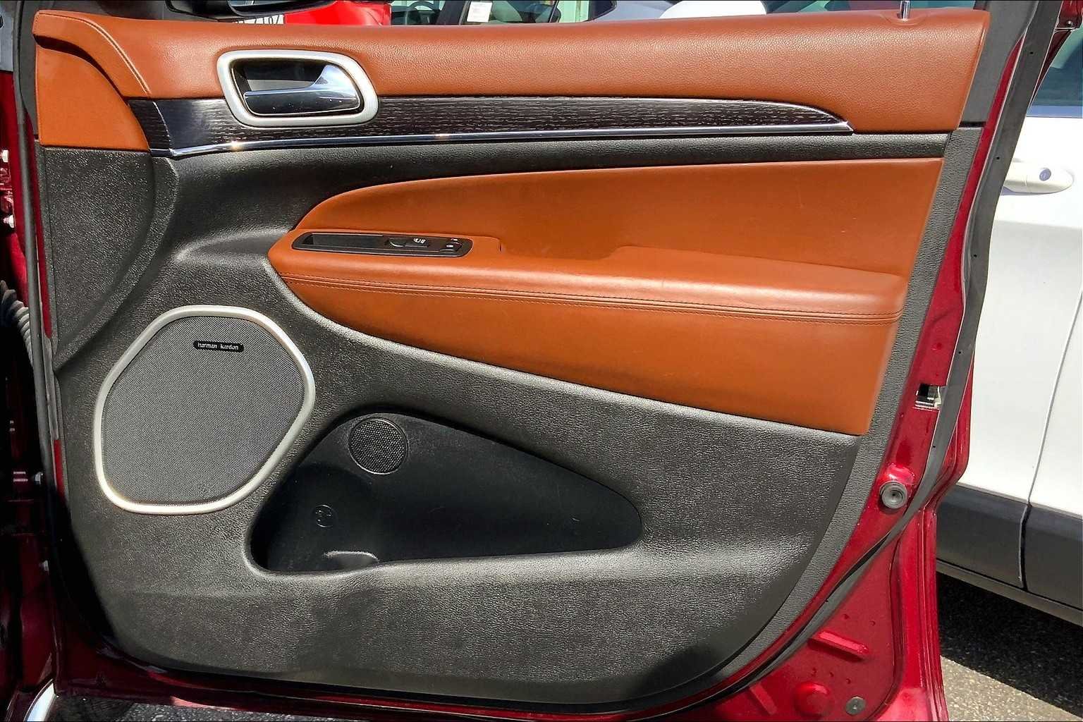 Used 2020 Velvet Red Pearlcoat Jeep Summit image 23