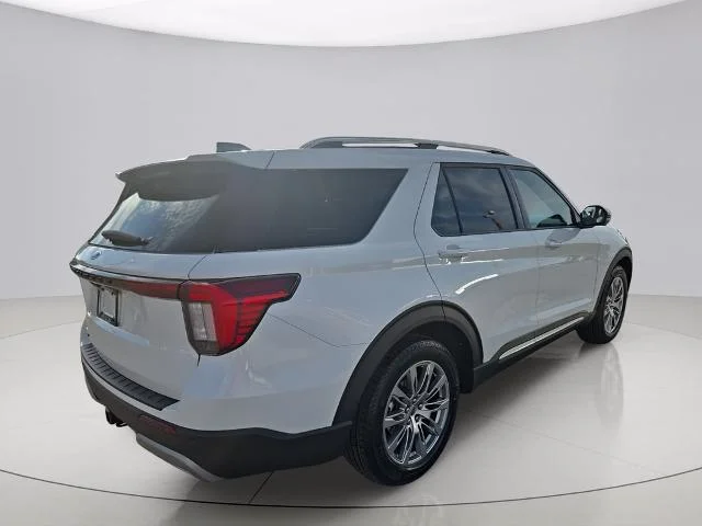 New 2026 Star White Metallic Tri-Coat Ford Platinum™ image 32