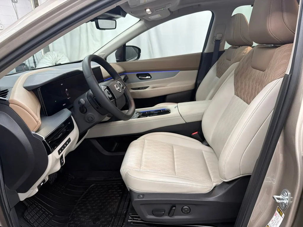 Used 2025 Gold Nissan Platinum image 13
