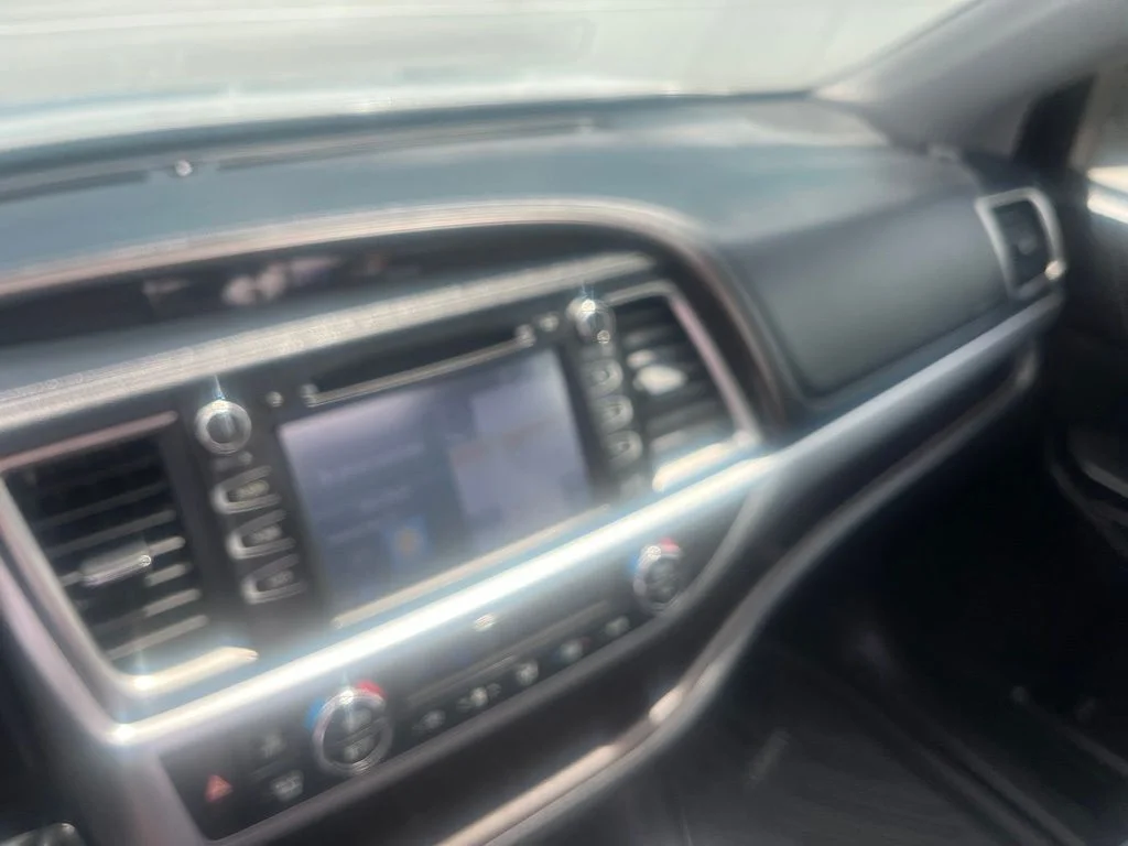 Used 2016 Silver Sky Metallic Toyota XLE V6 image 3