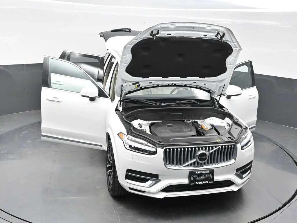 Certified Used 2025 Crystal White Volvo Plus image 40