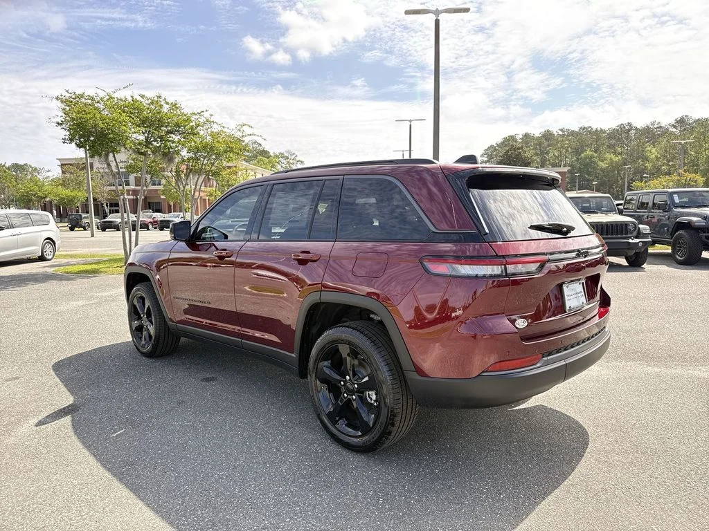 New 2026 Velvet Red Pearl-Coat Exterior Paint Jeep Limited image 5