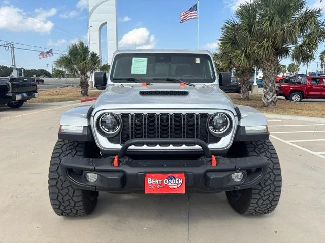 Used 2024 Silver Jeep Mojave image 2