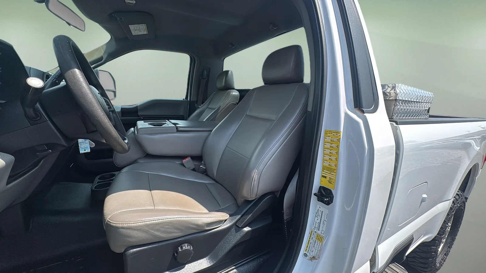 Used 2018 White Ford XL image 18