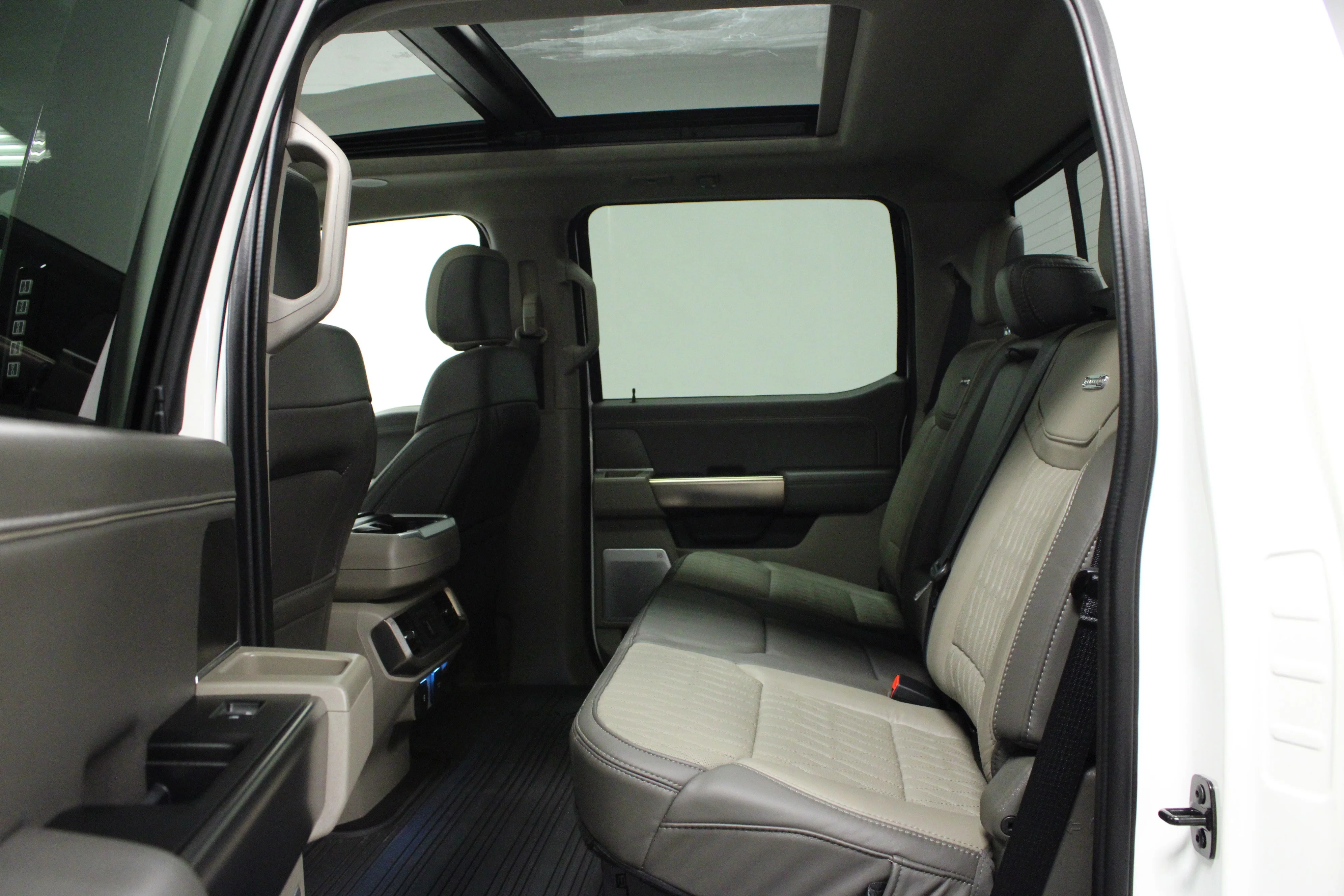 Used 2024 Star White Metallic Tri-Coat Ford Platinum image 13