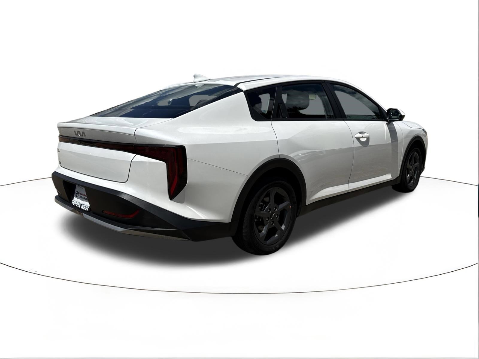 2025 Kia K4 LXS - Photo 3