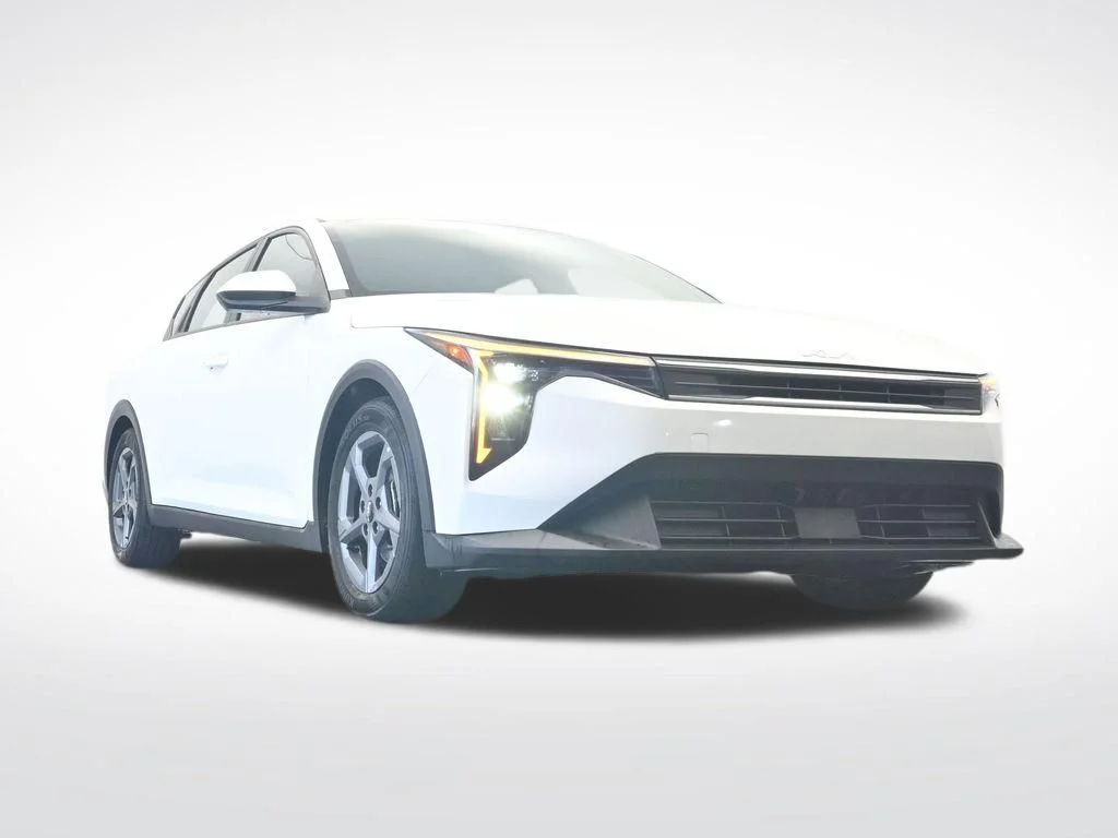 2025 Kia K4 LXS - Photo 31