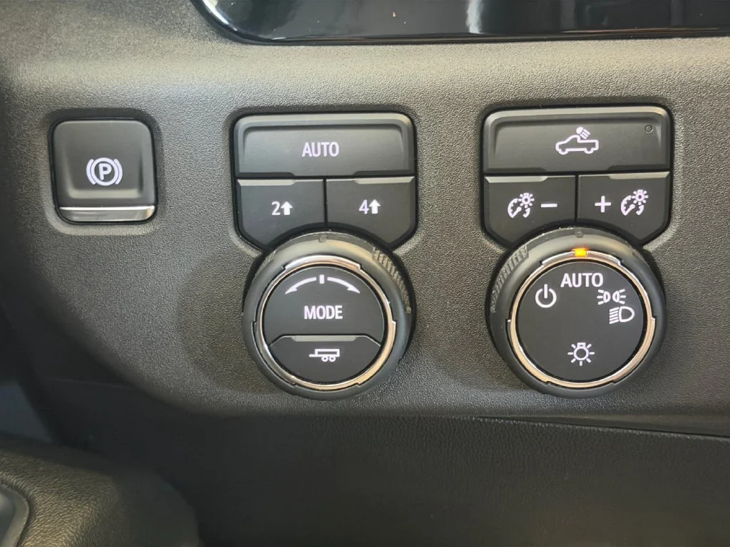 Used 2024 Summit White Chevrolet LT (2FL) image 24