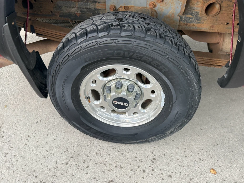 Used 2005 Maroon GMC SLT image 28