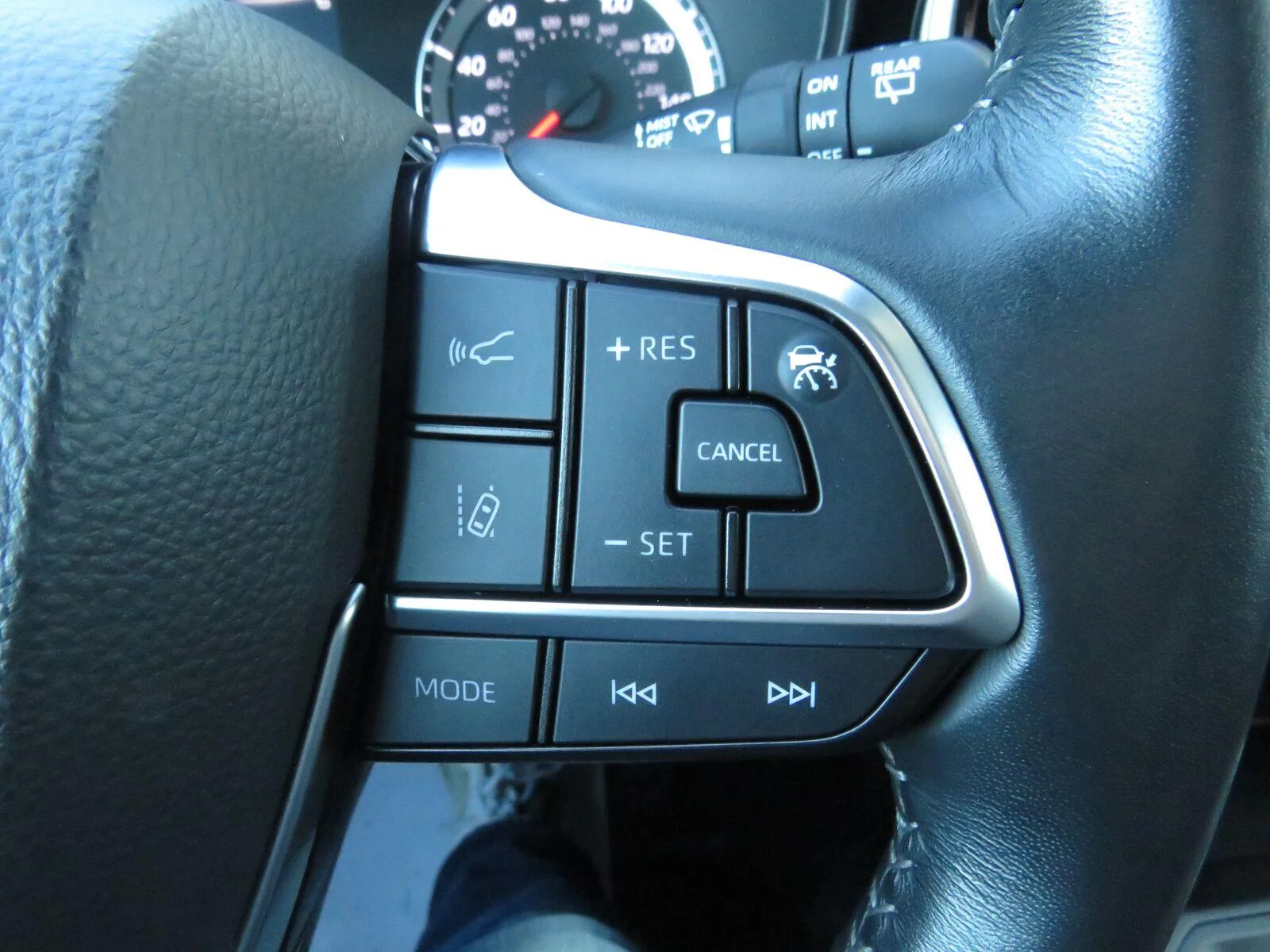Used 2021 Magnetic Gray Met Toyota L image 34