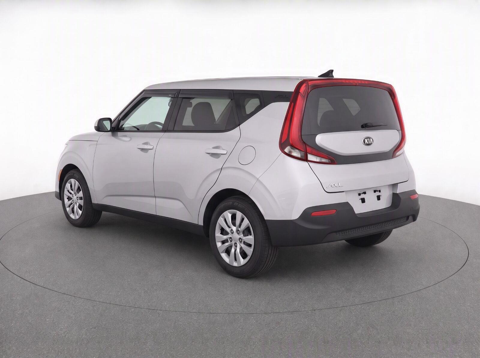 Used 2021 Sparkling Silver Kia LX image 3