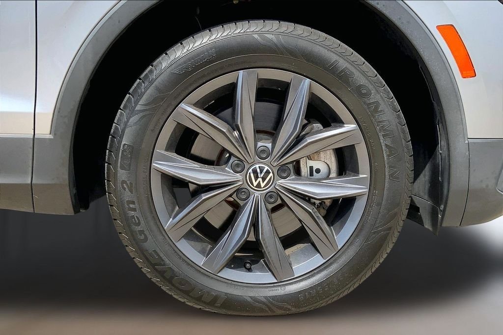 Used 2022 Pyrite Silver Metallic Volkswagen 2.0T SE image 9