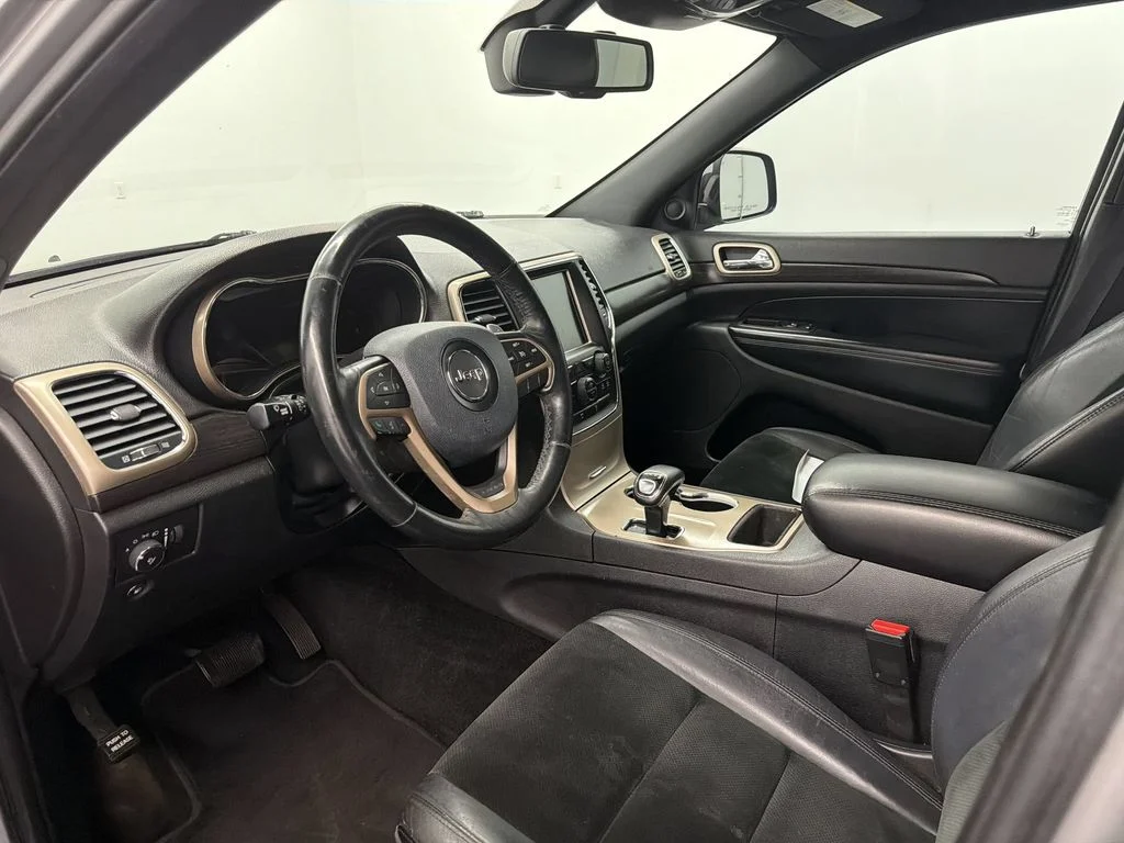 Used 2014 Billet Silver Metallic Clearcoat Jeep Altitude image 4