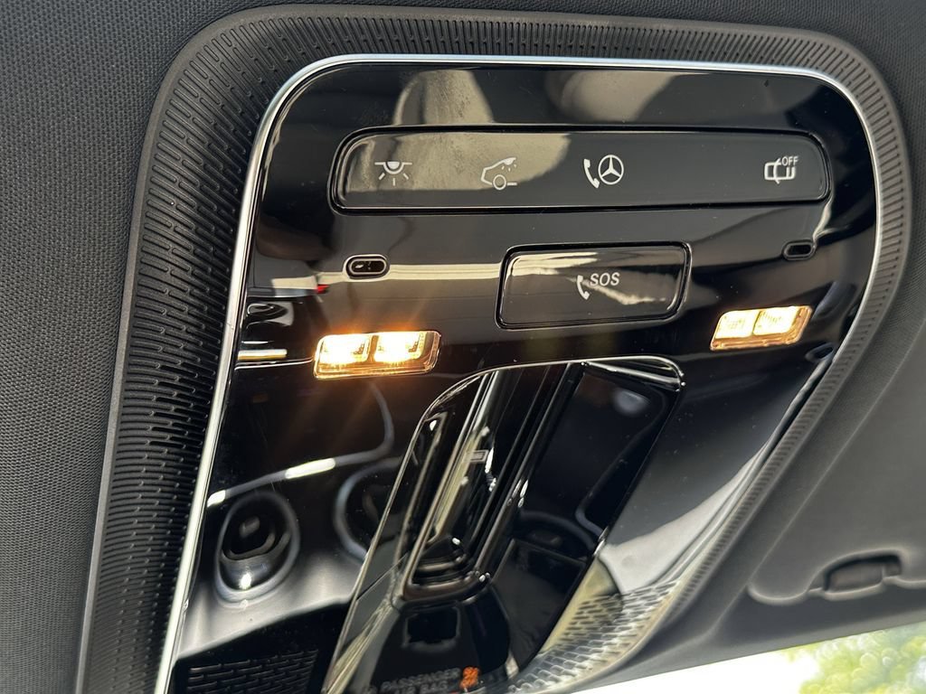 New 2026 Polar White Mercedes-Benz GLC 300 image 33