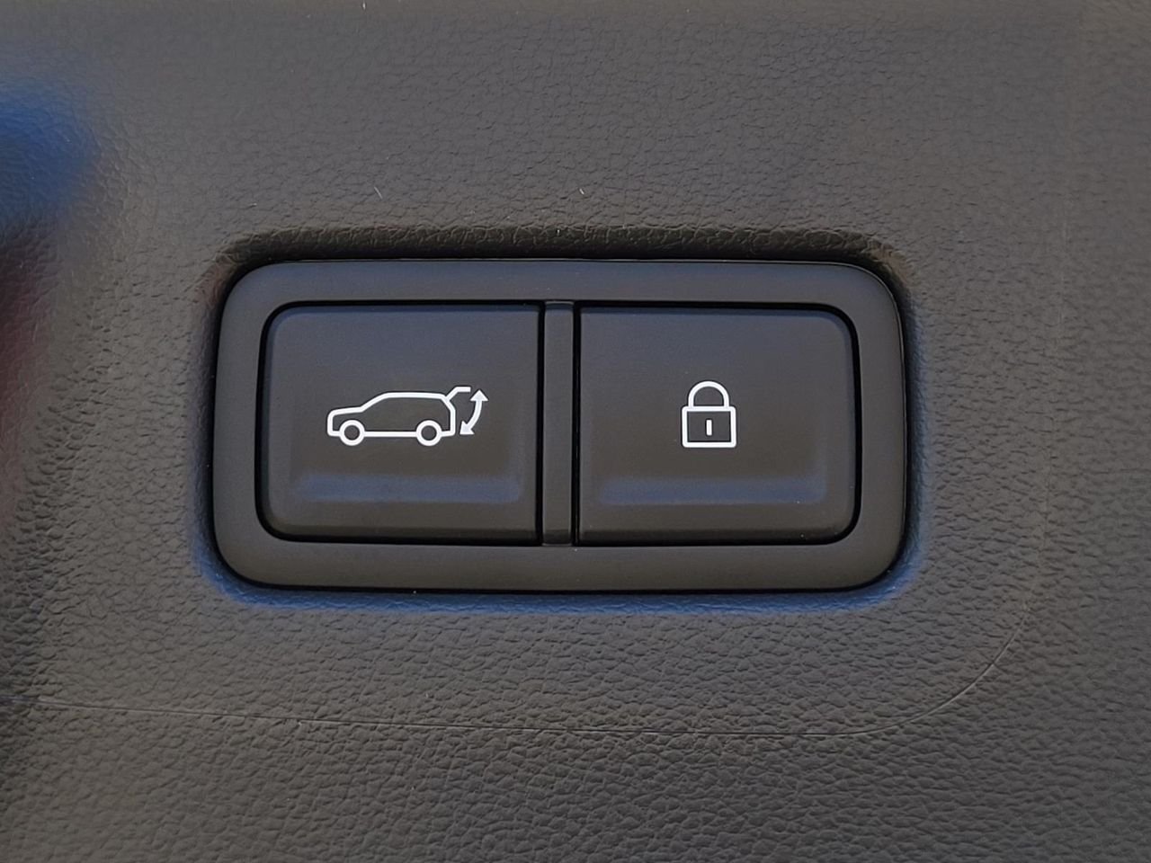 New 2026 Shimmering Silver Pearl Hyundai SEL FWD image 9