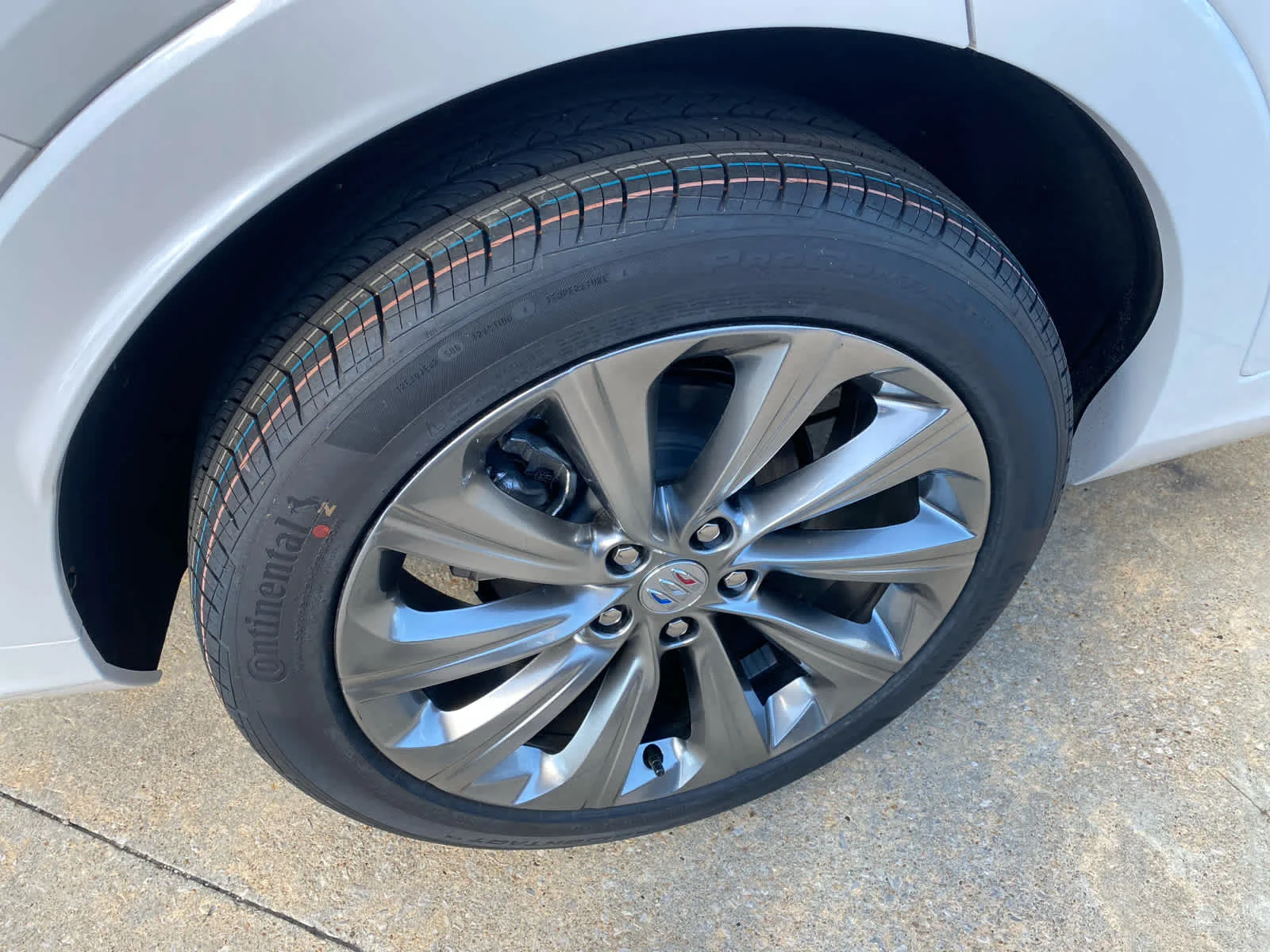 New 2026 White Frost Tricoat Buick Avenir image 24