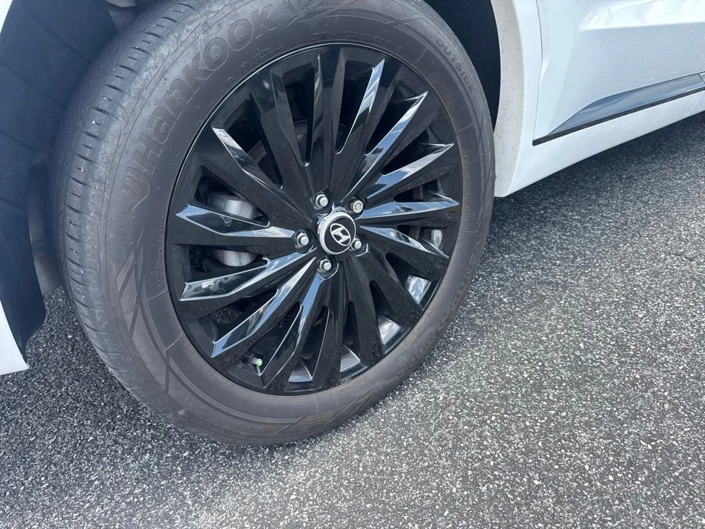 Used 2025 White Hyundai Calligraphy Night Edition image 11