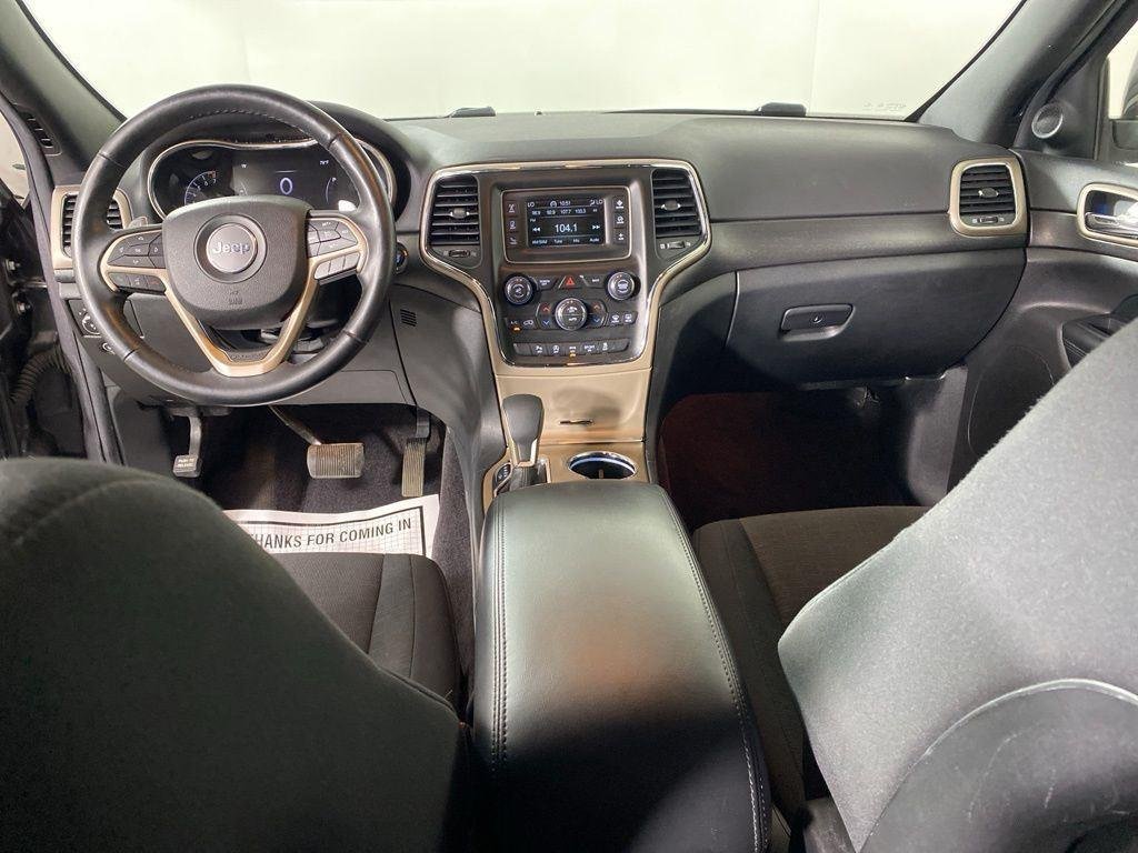 Used 2017 Granite Crystal Metallic Clear Jeep Laredo image 23