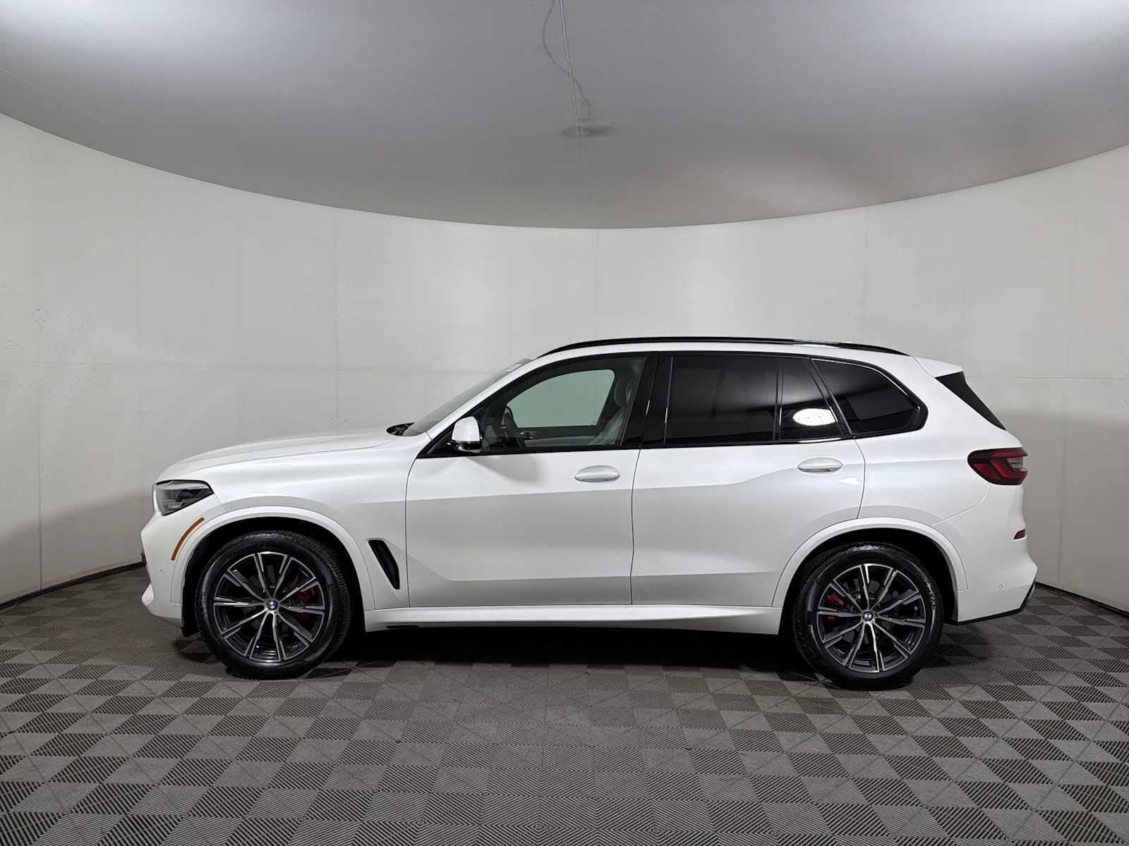 Used 2023 Mineral White Metallic BMW xDrive40i image 4