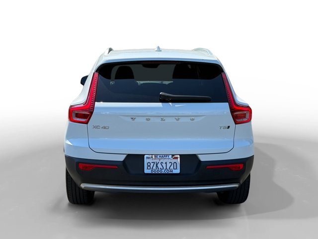 Used 2022 White Volvo Momentum image 4