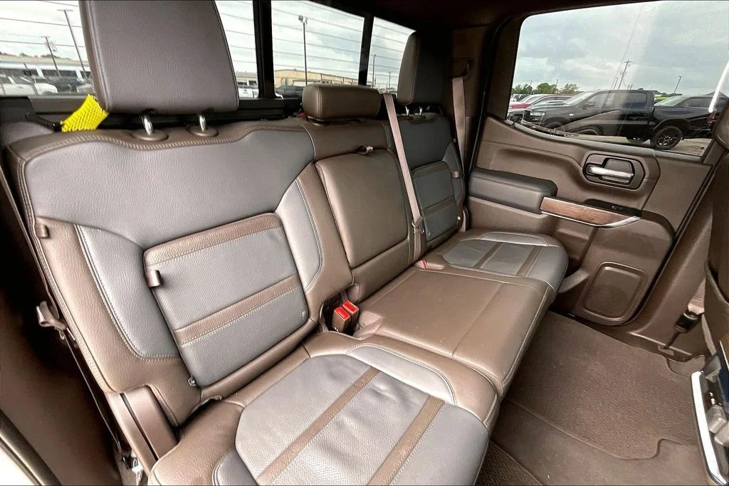 Used 2022 White GMC Denali image 22