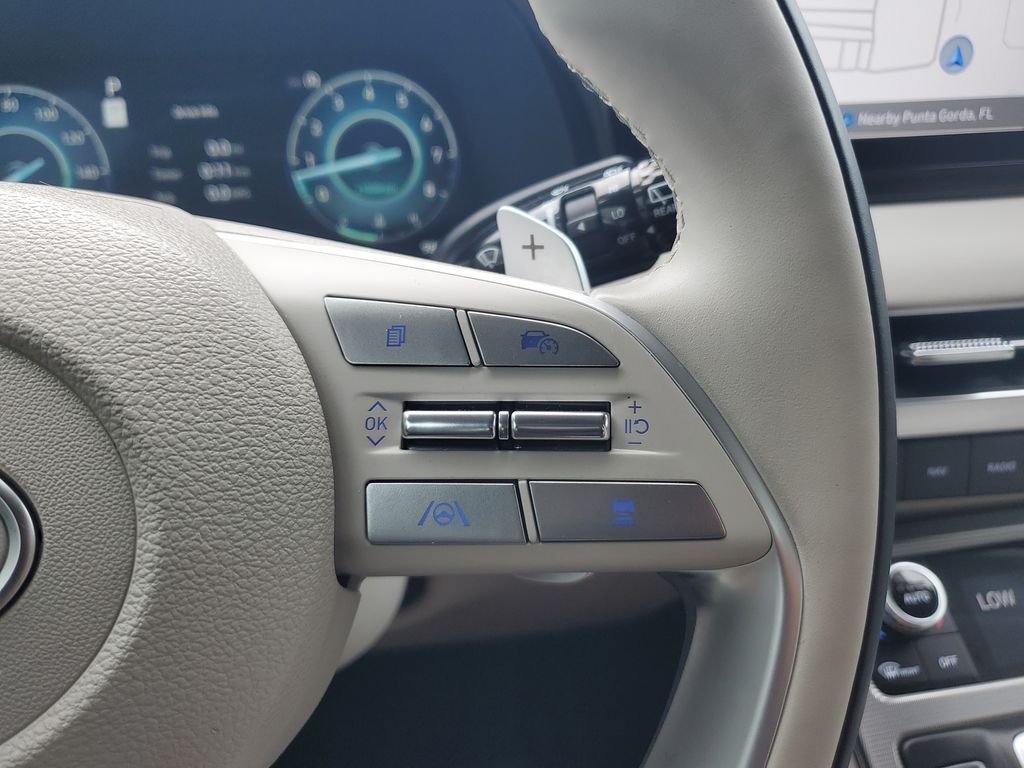 Used 2024 White Hyundai Calligraphy image 22