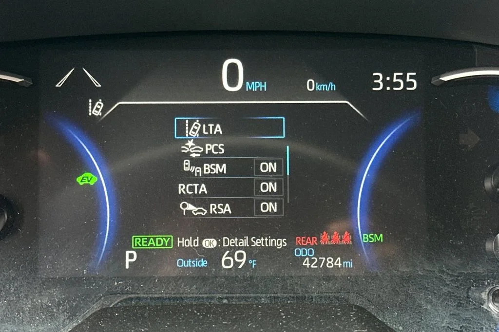 Certified Used 2025 Silver Toyota XLE image 25