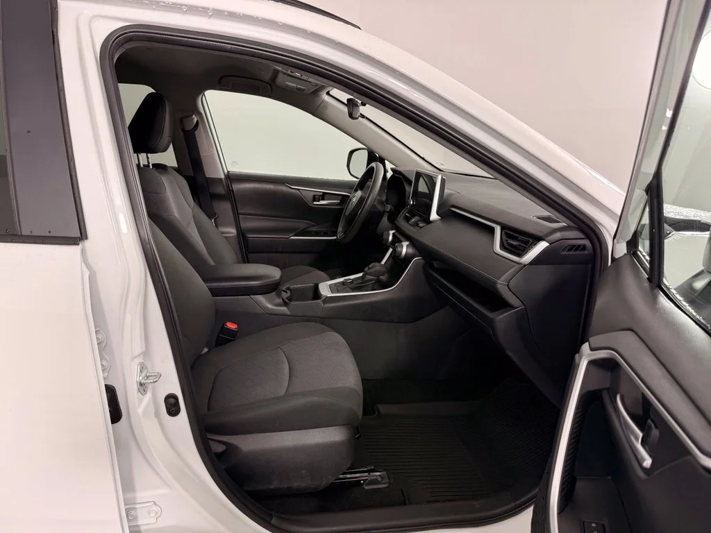 Used 2025 White Toyota XLE image 18