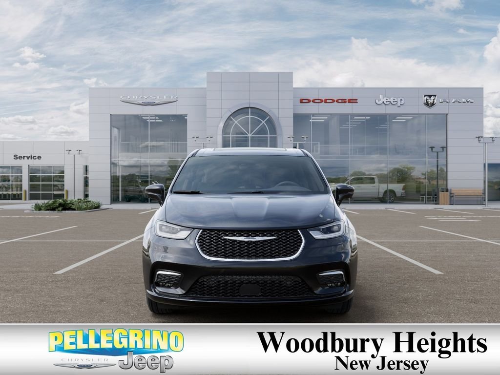New 2026 Diamond Black Crystal Pearl-Coat Exterior Paint Chrysler Limited image 6