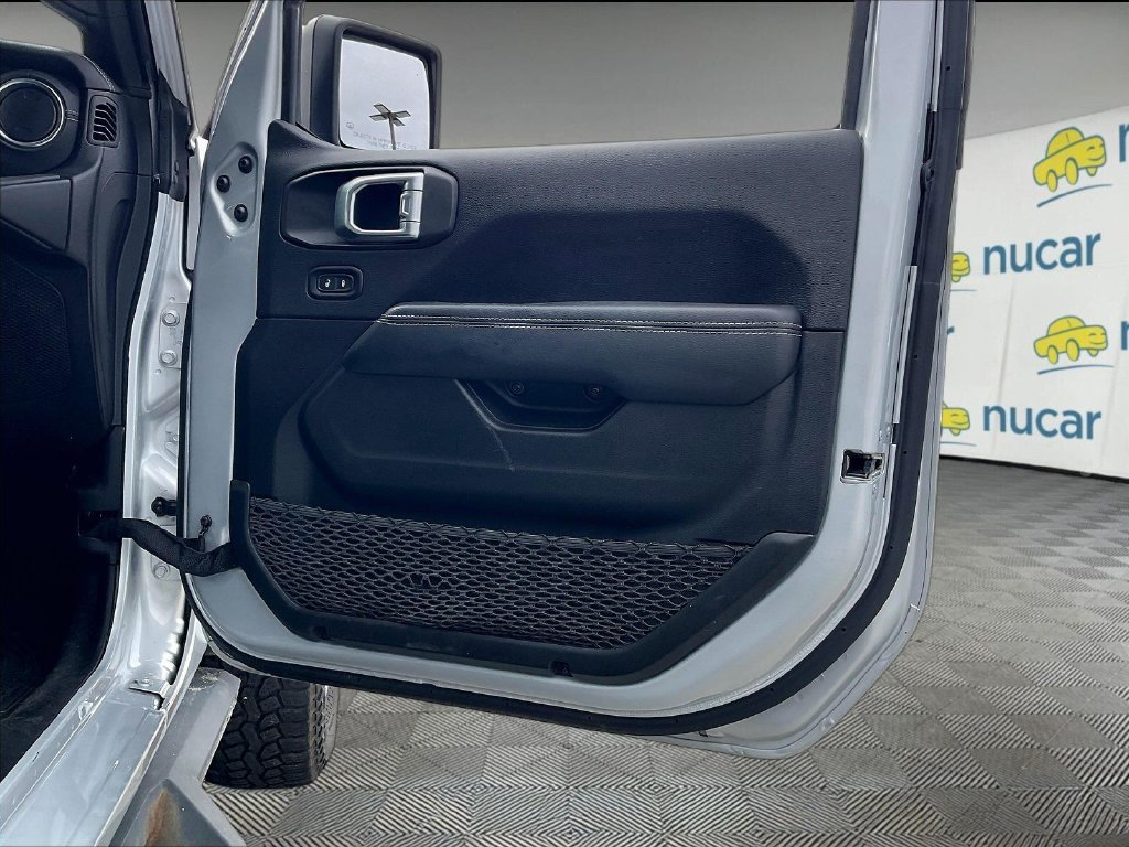Used 2022 Silver Zynith Clearcoat Jeep Overland image 11