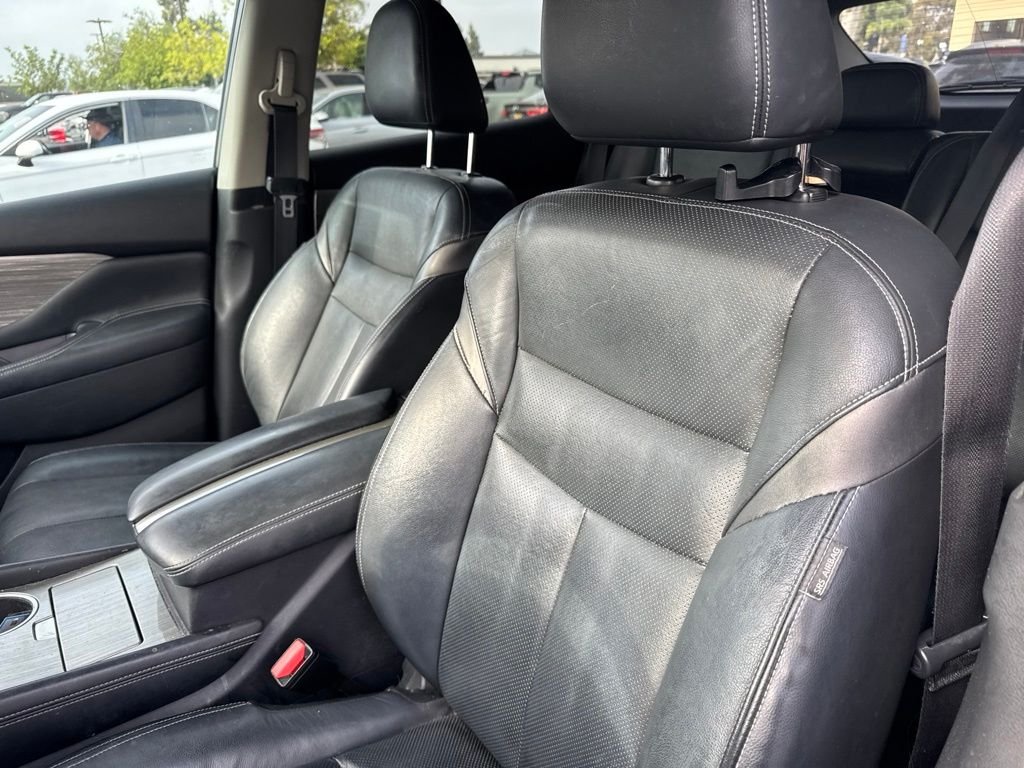 Used 2017 Black Nissan Platinum image 6