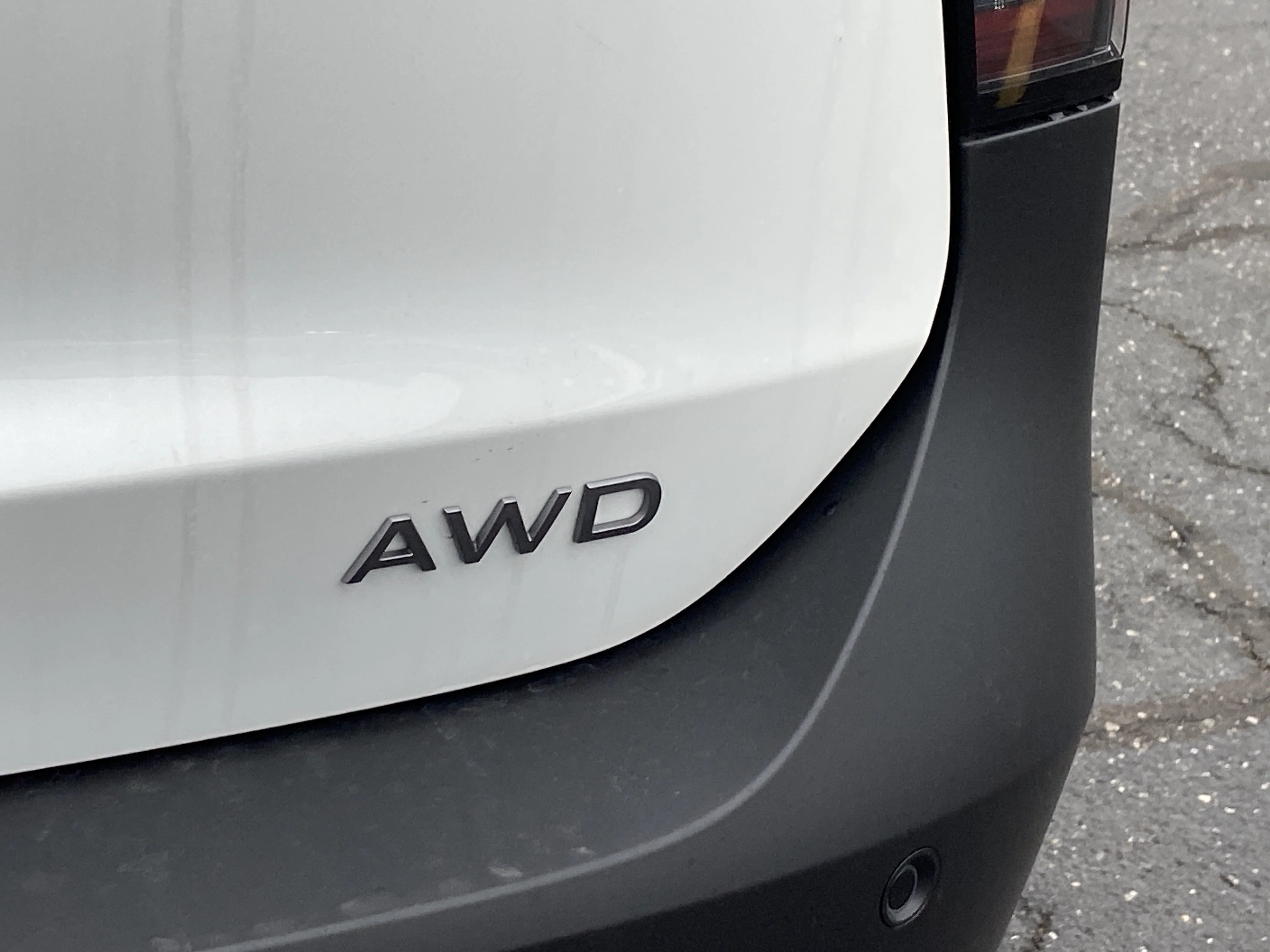 New 2026 Aspen White Tricoat/Super Black Nissan SV image 10
