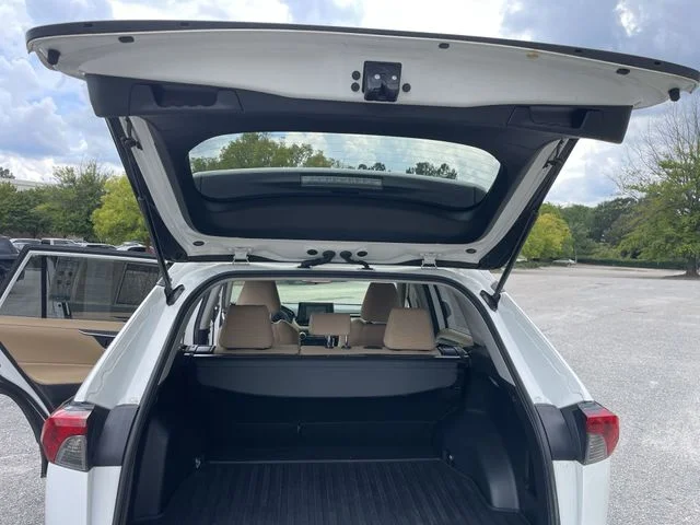 Used 2020 White Toyota LE image 26