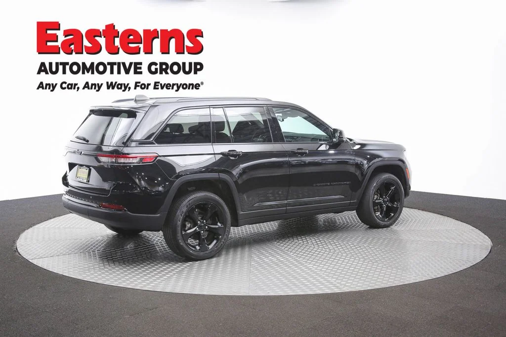 Used 2024 Black Jeep Altitude image 43