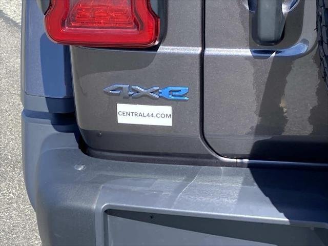 Used 2023 Granite Crystal Metallic Clearcoat Jeep Willys image 5