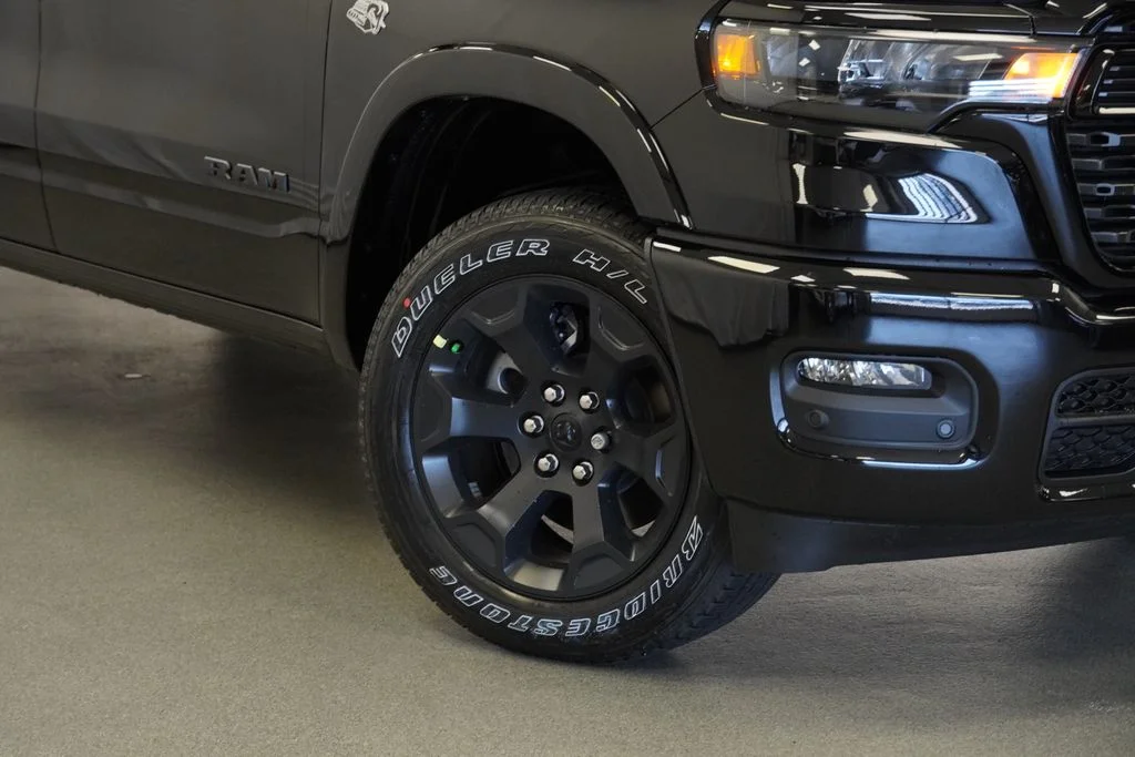 New 2026 Diamond Black Crystal Pearl-Coat Exterior Paint RAM Big Horn/Lone Star image 4