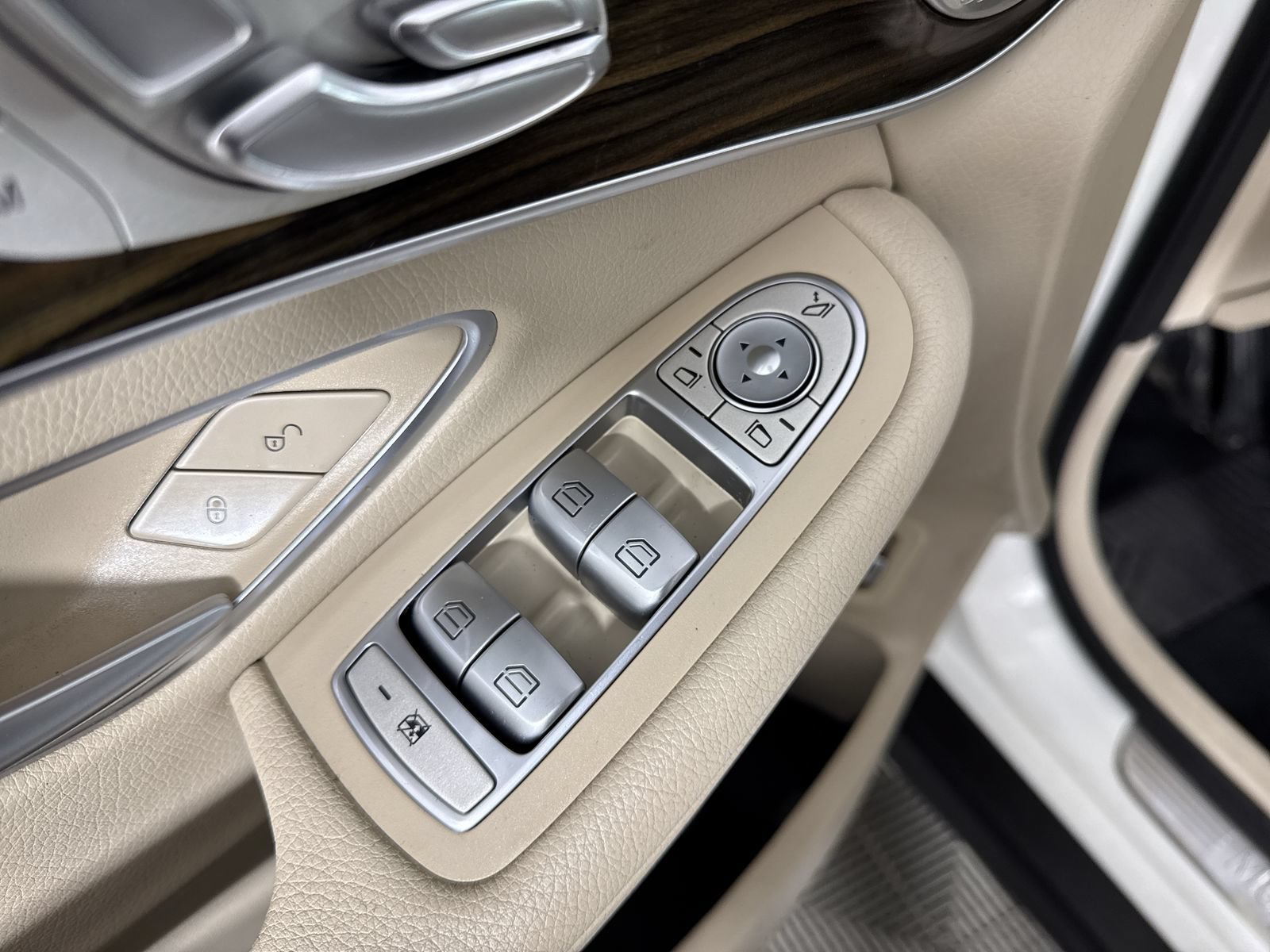Used 2019 Polar White Mercedes-Benz GLC 300 image 16