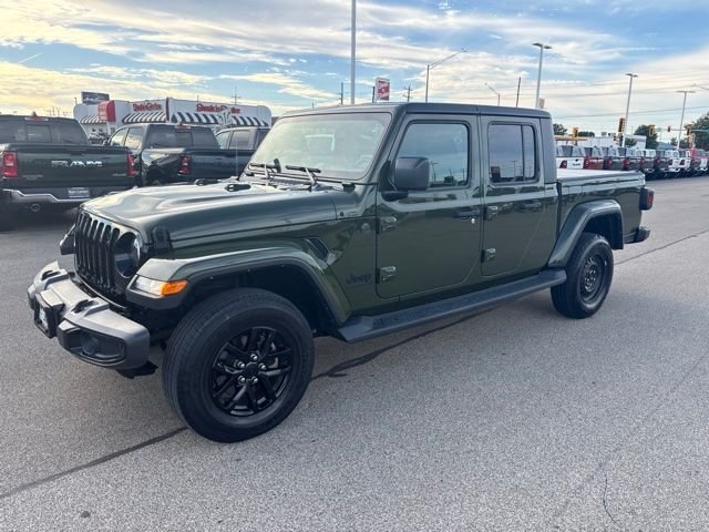 Used 2022 Green Jeep Altitude image 3