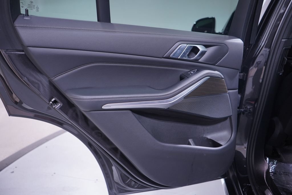 Used 2023 Dark Graphite BMW xDrive40i image 15