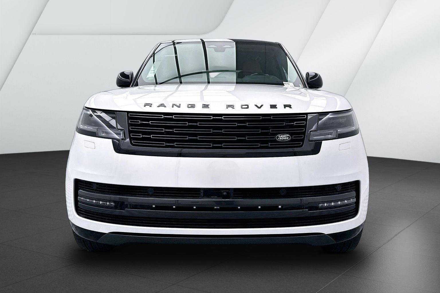 New 2026 Ostuni Pearl White Premium Metallic Land Rover SE image 2
