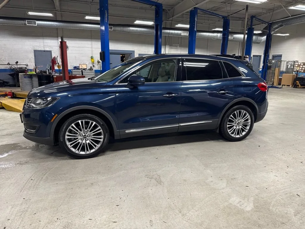 Used 2017 Blue Lincoln Reserve image 2