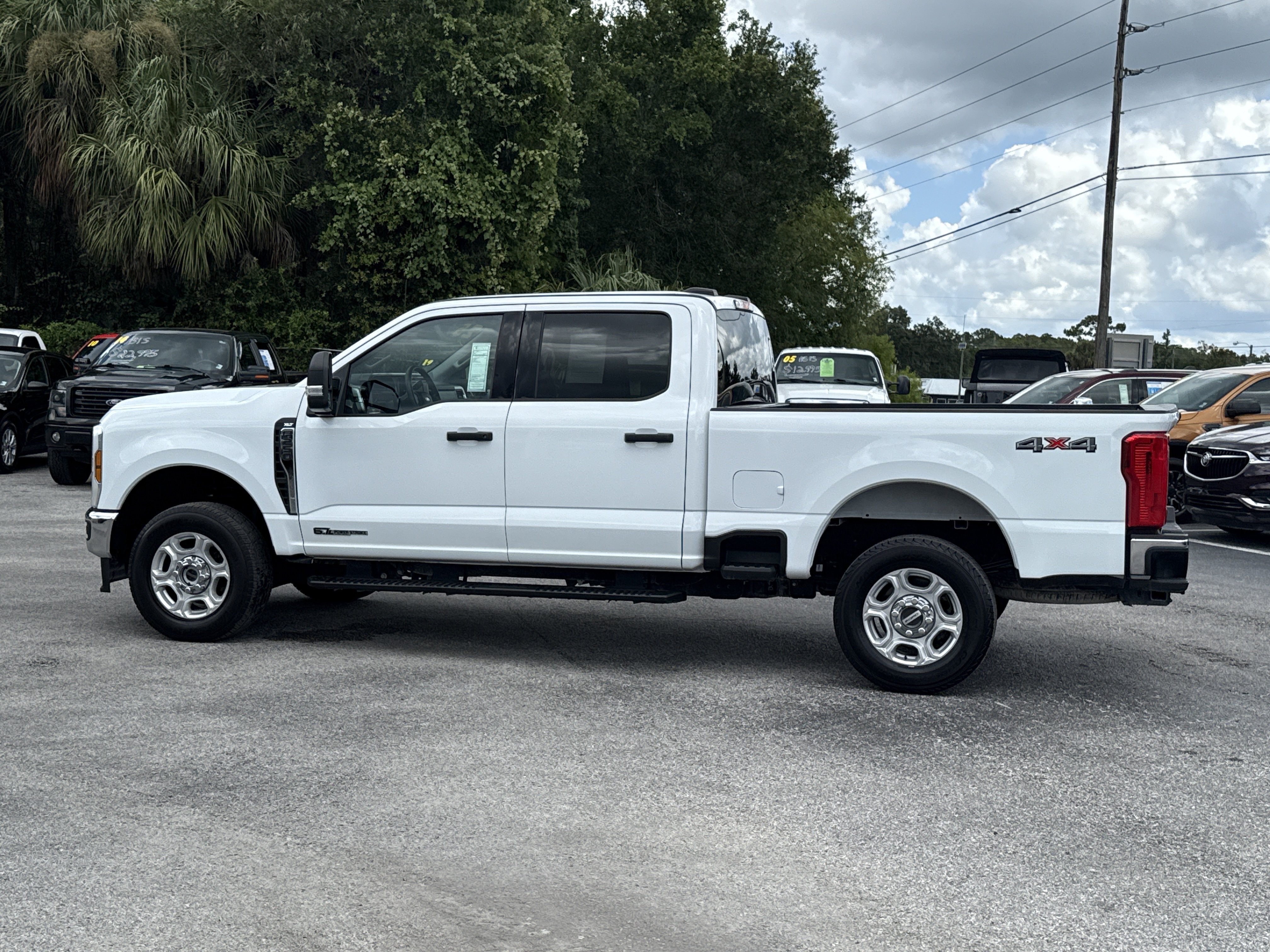 Used 2025 Oxford White Ford XLT image 13