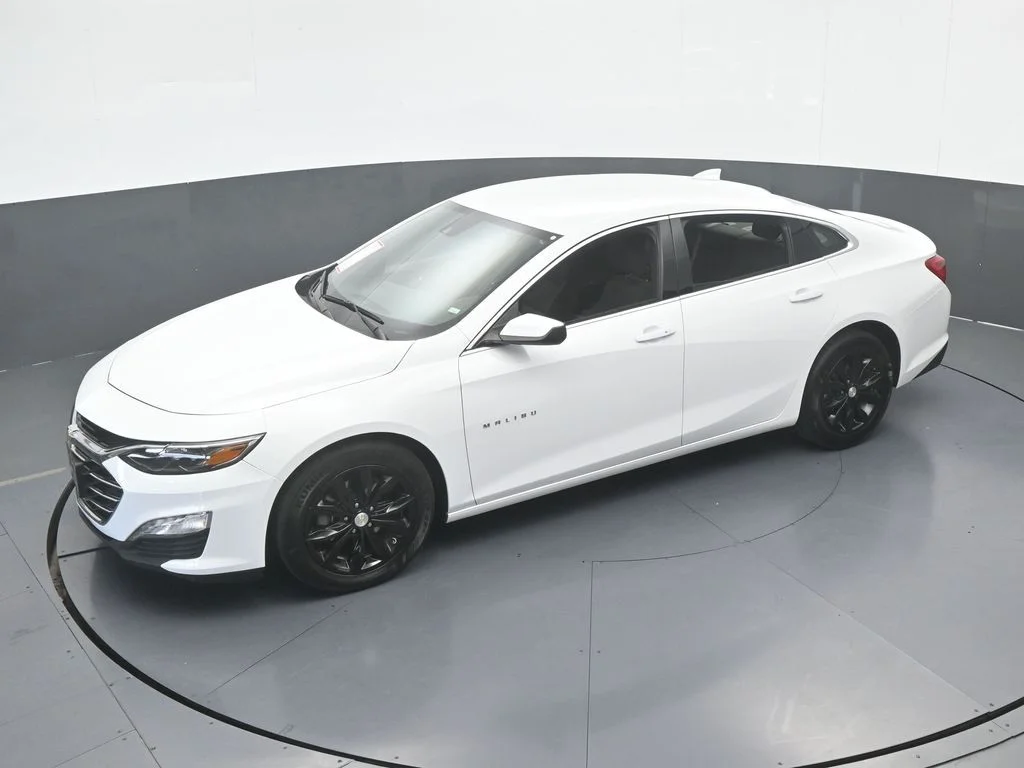 Used 2024 Summit White Chevrolet LT image 43