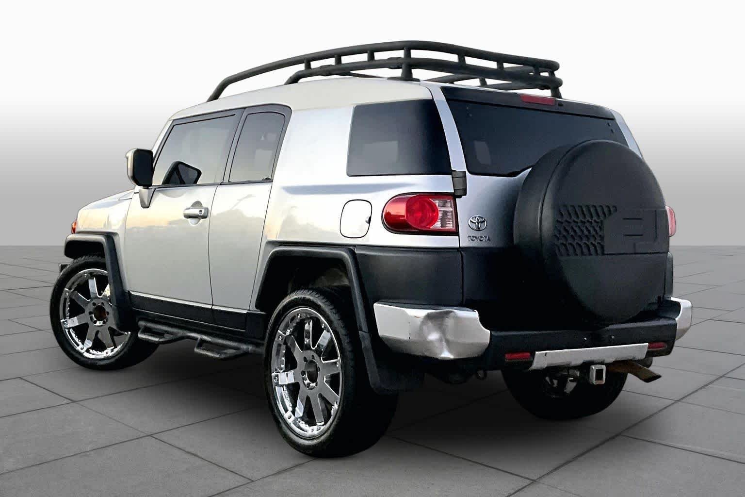 Used 2008 White/Titanium Metallic Toyota  image 11