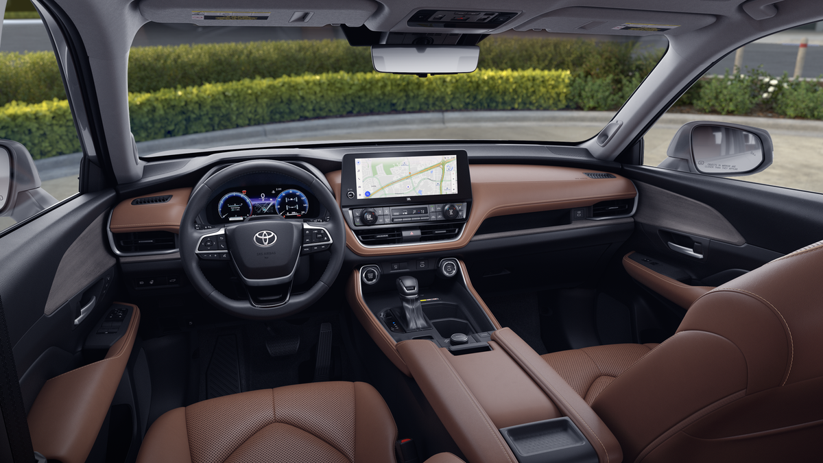 New 2026 Wind Chill Pearl Toyota Platinum image 26